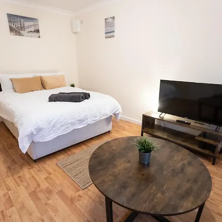 October Disc - Long - Contractors Apartment *