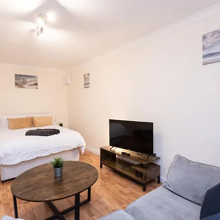 October Disc - Long - Contractors Apartment